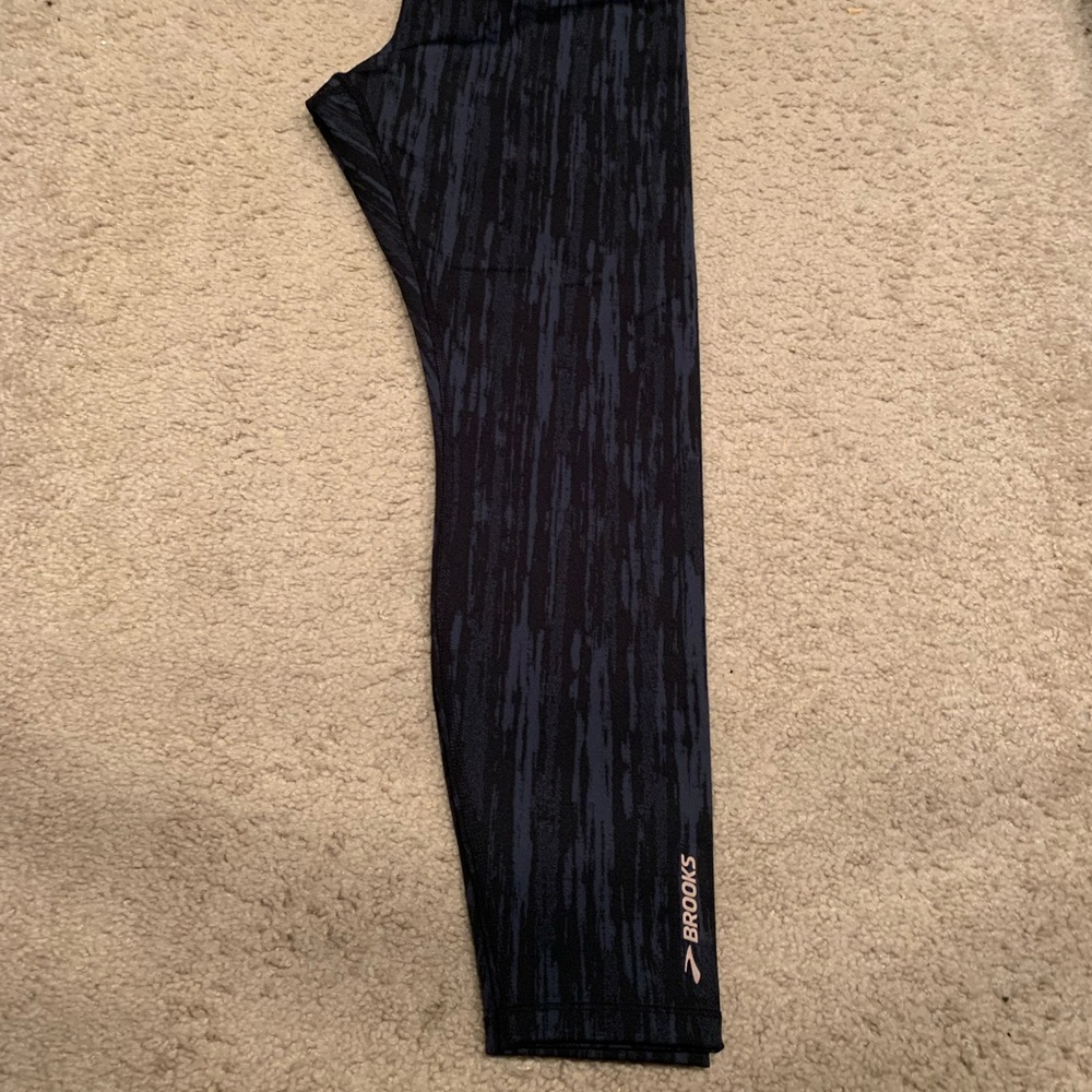 Brooks Capris - Picture 2 of 4